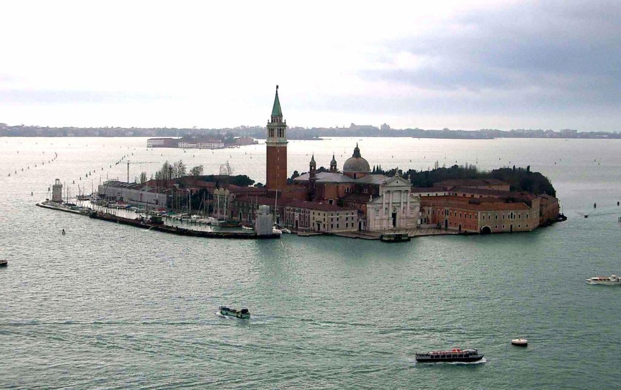 Apartamento Maurizio House - Near The Train Station Venecia Exterior foto