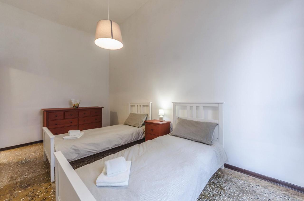 Apartamento Maurizio House - Near The Train Station Venecia Exterior foto