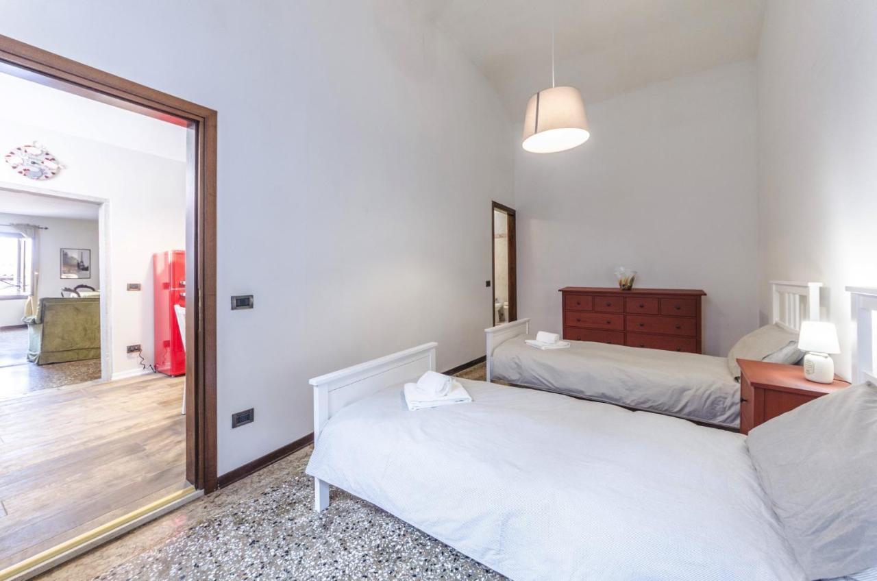Apartamento Maurizio House - Near The Train Station Venecia Exterior foto